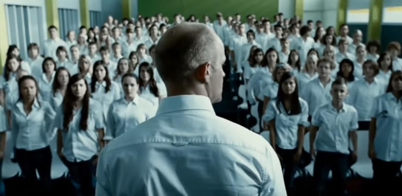 Heute.at - Heil Lenni: Viertklässler spielten in der Pause Na...