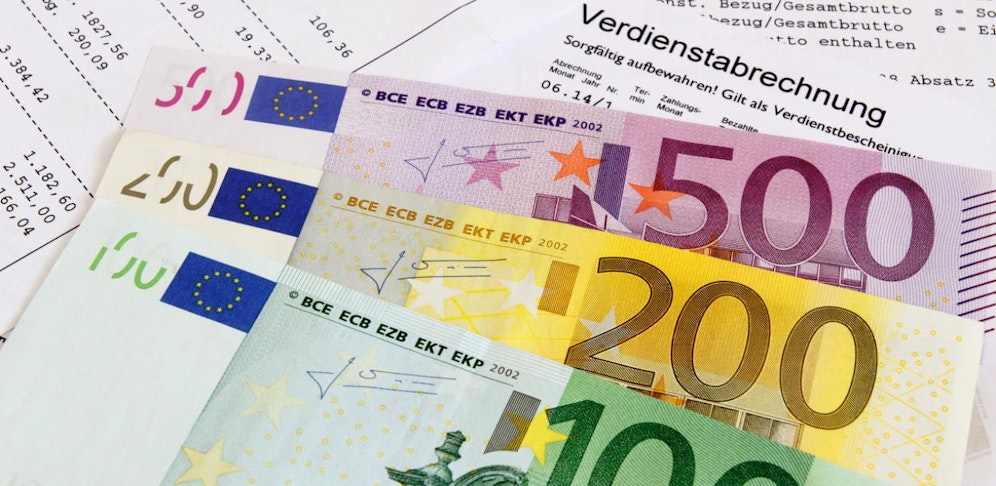 AK schritt ein: Firma zog Angestelltem das Firmenauto vom Mindestgehalt ab. 