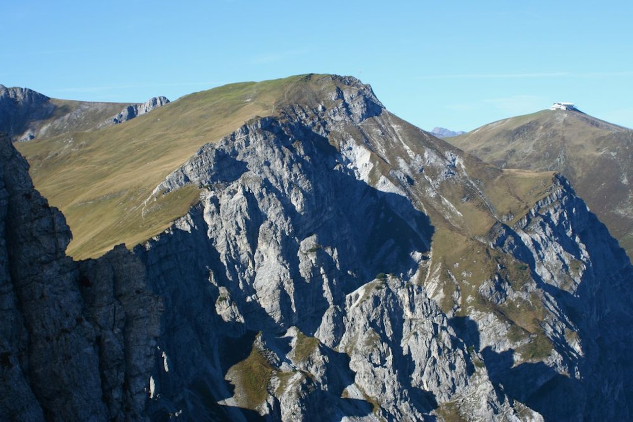Heute.at - Basejumper prallt mehrmals gegen Felswand – tot