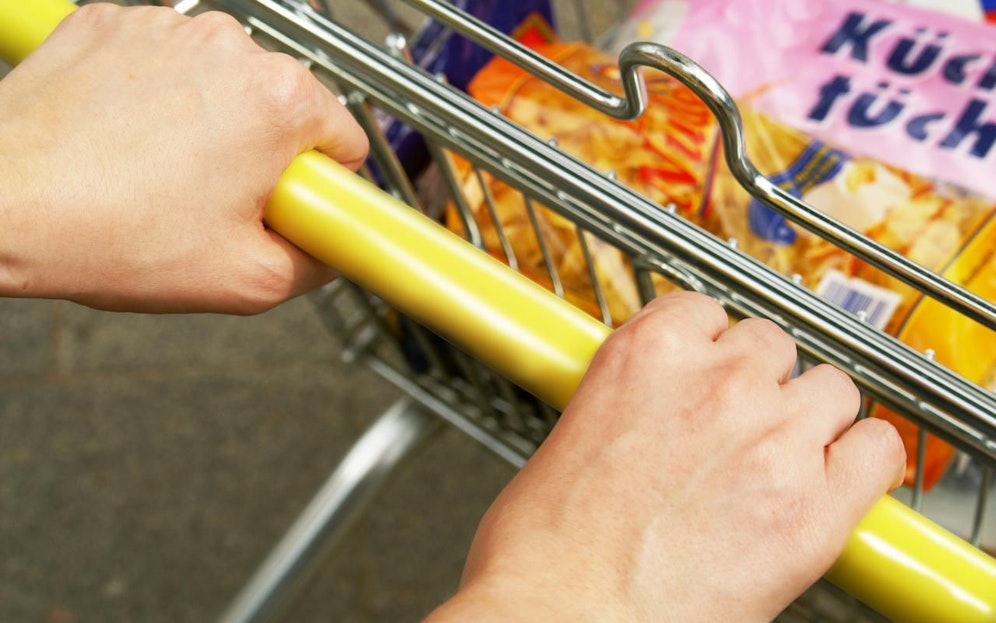 54 Betriebe wurden am Sonntag unter die Lupe genommen, der Großteil sperrte illegal auf. 