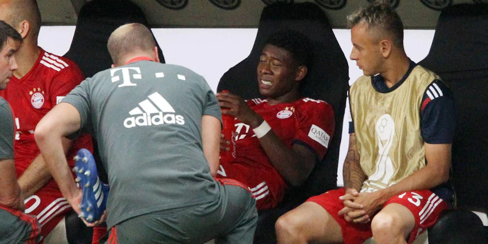 David Alaba mit schmerzverzerrtem Gesicht.