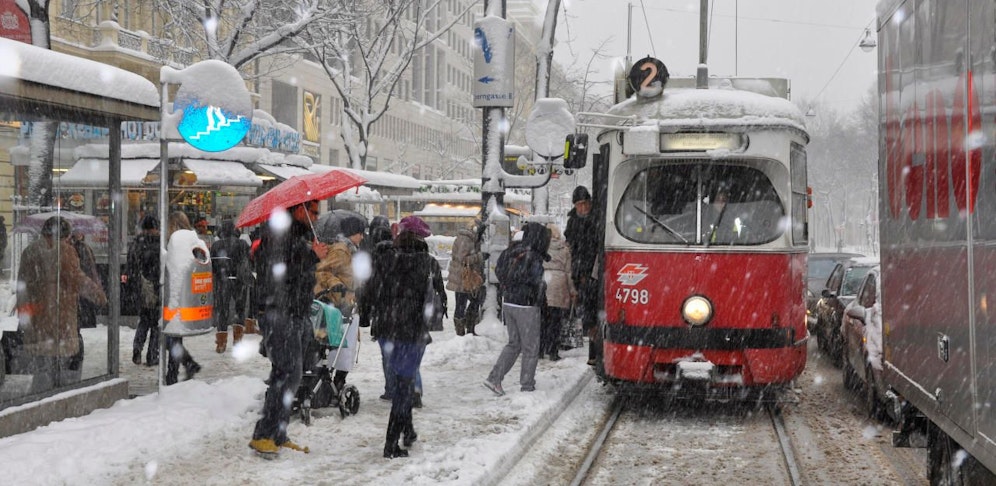 Frau Holle kehrt zurück.
