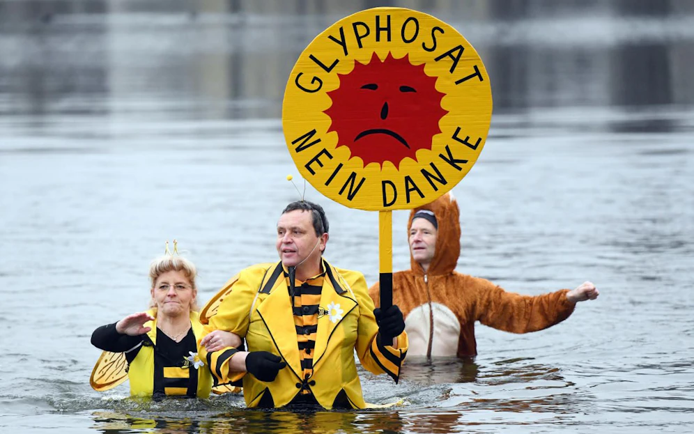 Selbst beim "Eisfasching" in Berlin war das Glyphosat-Verbot Thema am 13. Jänner 2018.