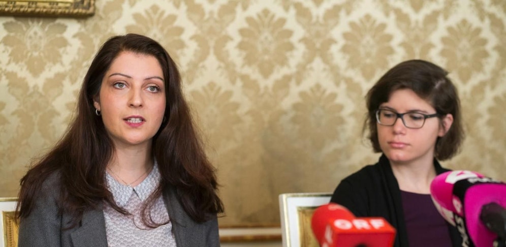 Staatssekretärin Muna Duzdar (l.)