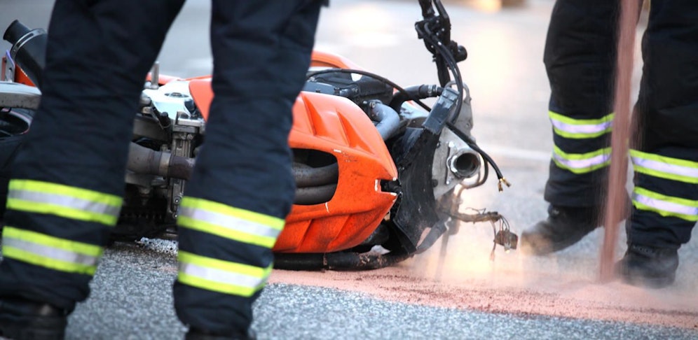 Der 39-jährige Biker wurde bei dem Unfall lebensbedrohlich verletzt.