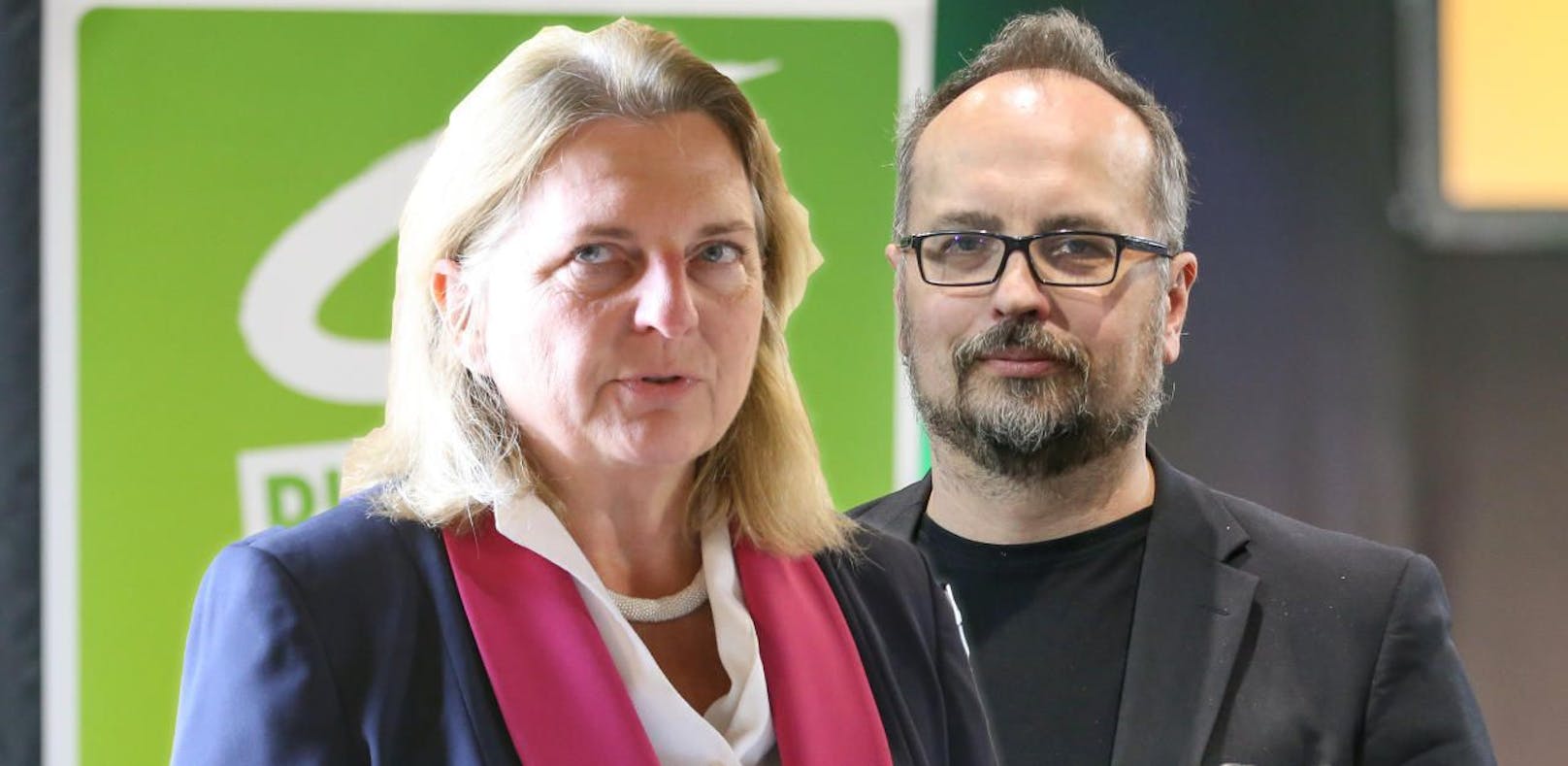 Michel Reimon fordert den Rücktritt von Außenministerin Karin Kneissl.