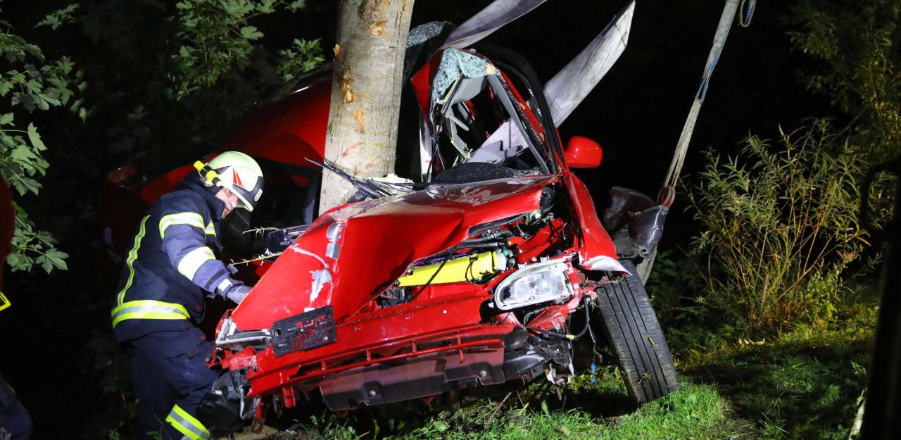 Heute.at - Ein Wunder: Lenker stieg HIER fast unverletzt aus