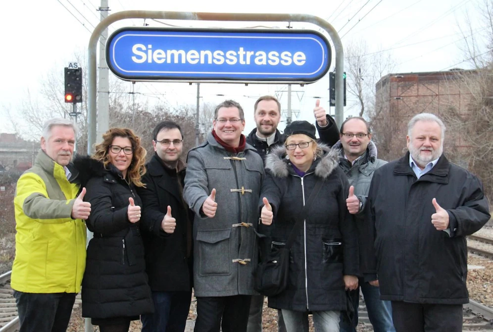 Floridsdorfs Bezirkschef Georg Papai (SPÖ) mit Betriebsräten