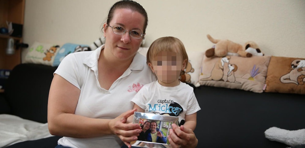 Karin O. (37) mit ihrem eineinhalbjährigen Sohn Dominik.