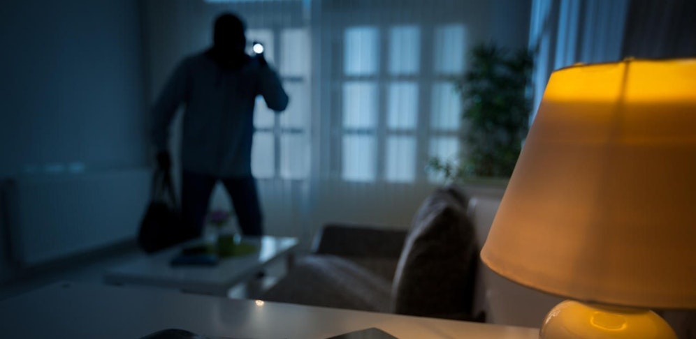 Symbolfoto eines Einbrechers.