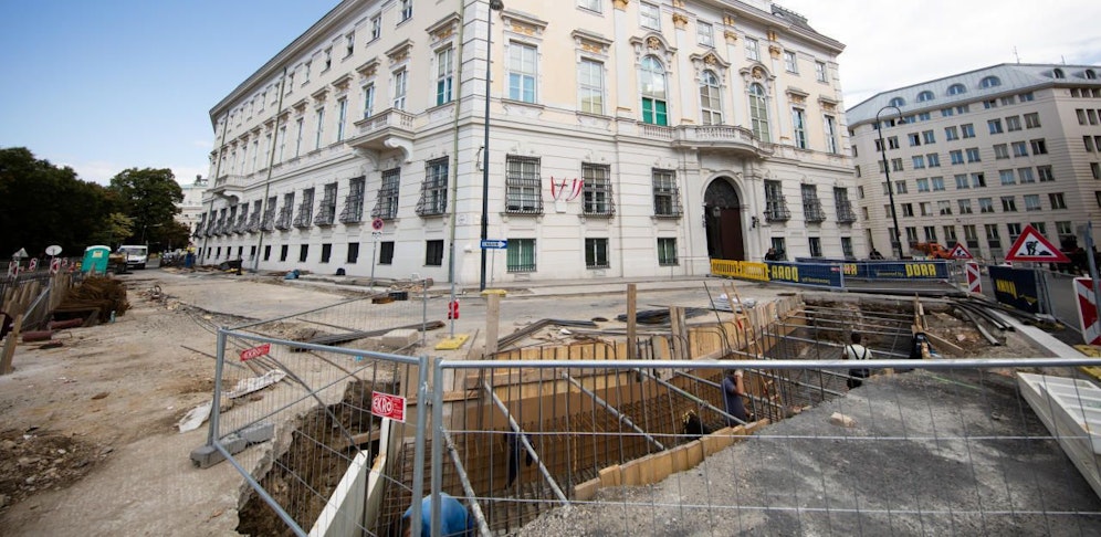 Der Bau der Sicherheitsmauer wurde abgebrochen. Nun sollen dort Poller angebracht werden.