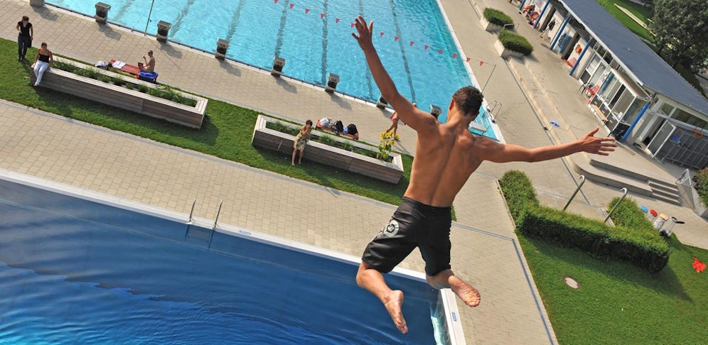 Absprung in die Badesaison. In Linz öffnen am Wochenende die Freibäder.