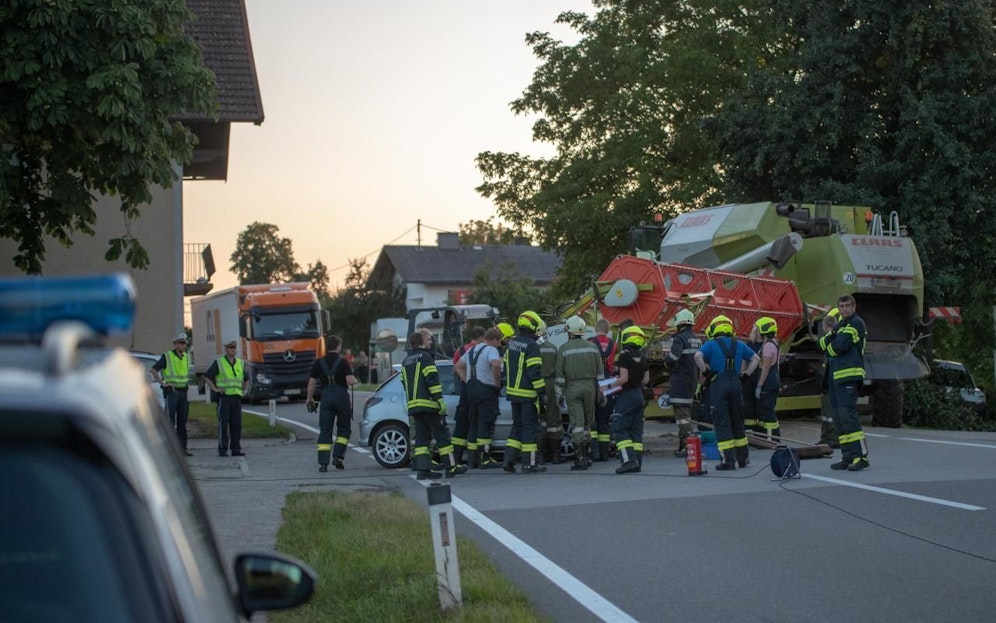 Der Alkolenker krachte gegen einen Mähdrescher.