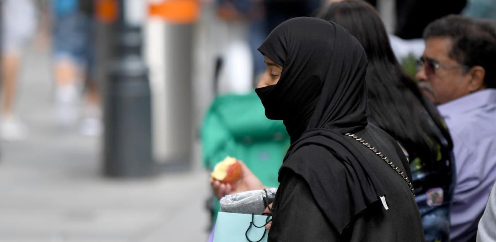Burka-Trägerinnen blitzen beim AMS ab.