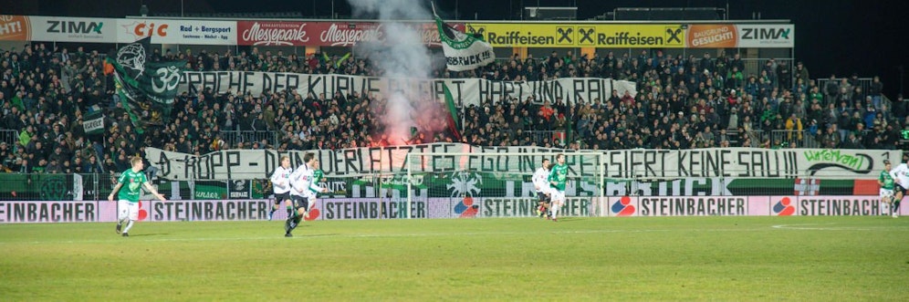 Das Transparent gegen Hoffenheim-Mäzen Dietmar Hopp. 