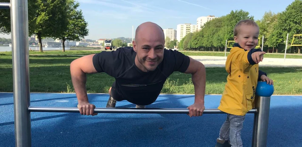 Martin Hajart (im Bild mit Sohn Matthias), ÖVP-Klubchef und selbst Sportler, fordert von der Stadt eine neue Sportstrategie.
