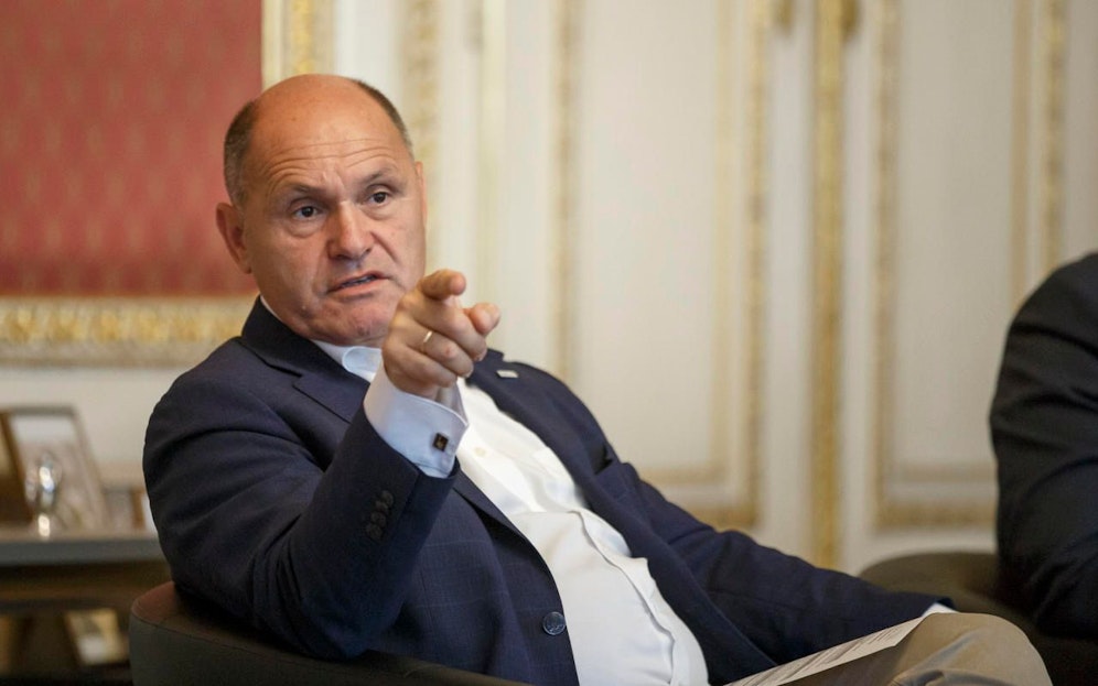 (Noch-)Innenminister Wolfgang Sobotka (VP) verkündet am Abend das vorläufige Endergebnis.