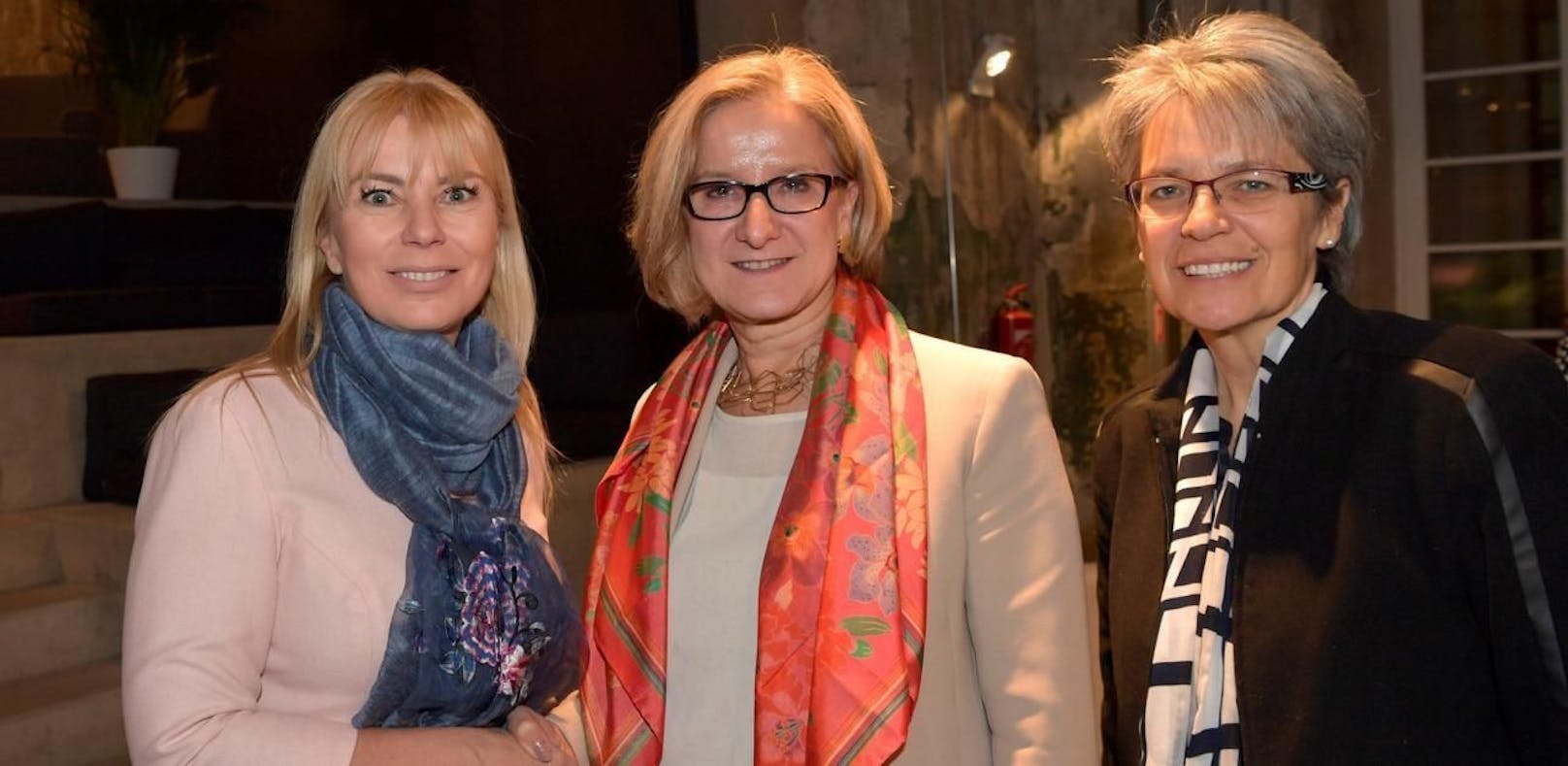 Landeshauptfrau Johanna Mikl-Leitner und Wirtschaftslandesrätin Petra Bohuslav gemeinsam mit EU-Kommissarin Elzbieta Bienkowska (credit: NLK/Pfeiffer)