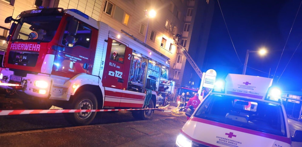 Die Feuerwehr rückte aus und evakuierte das Wohnhaus
