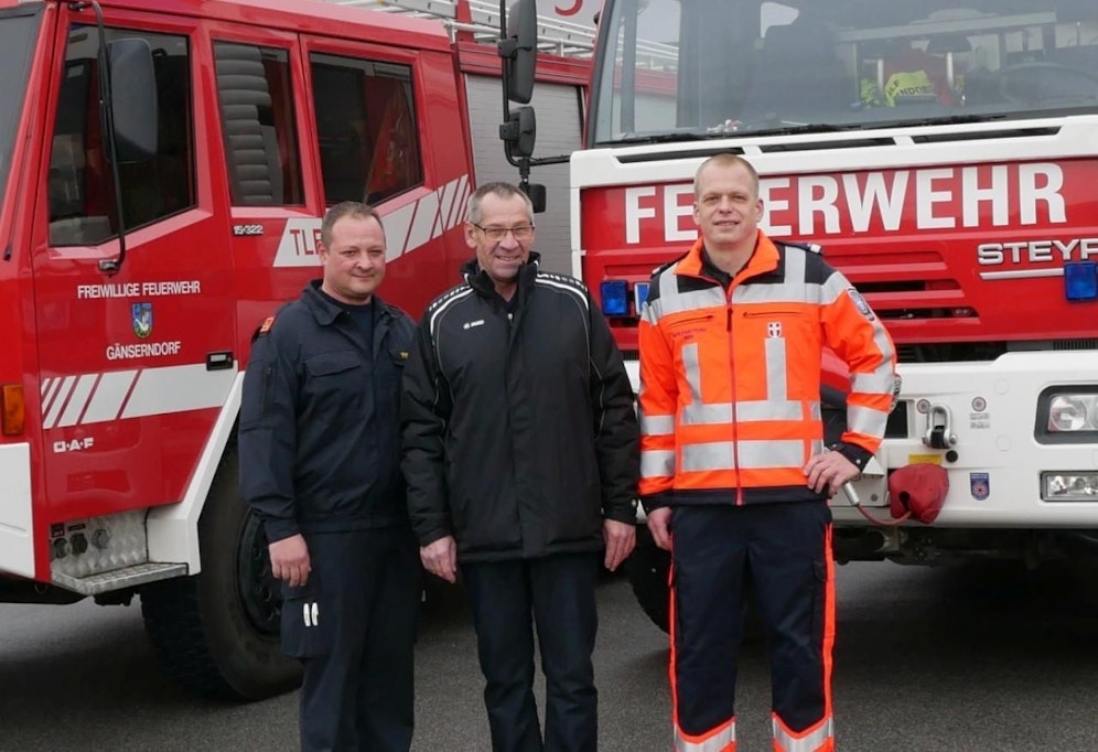 Feuerwehrkommandant Robert Fischer, Christian Knott, Notfallsanitäter Armin Haas (v.li.)
