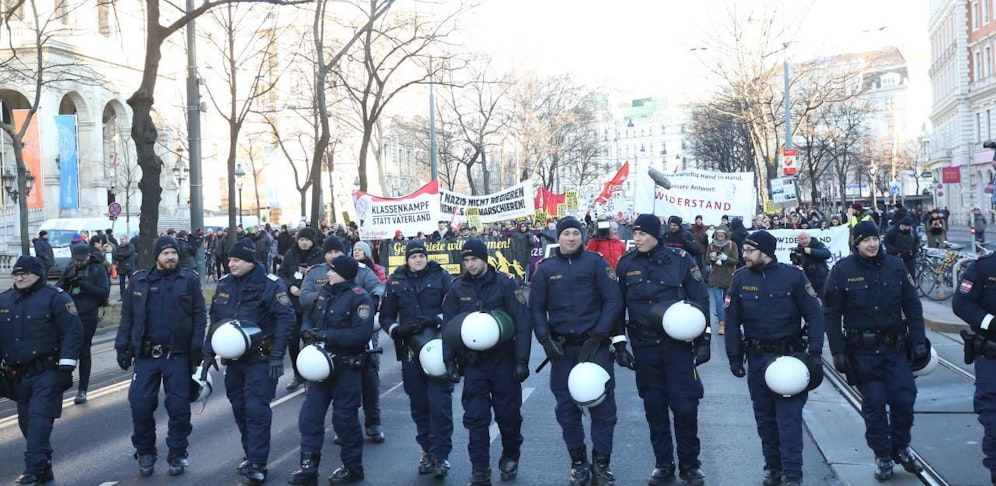 Am sogenannten Tag X, dem Tag der Angelobung der neuen Bundesregierung, waren insgesamt 1.783 Polizeibeamte im Einsatz.