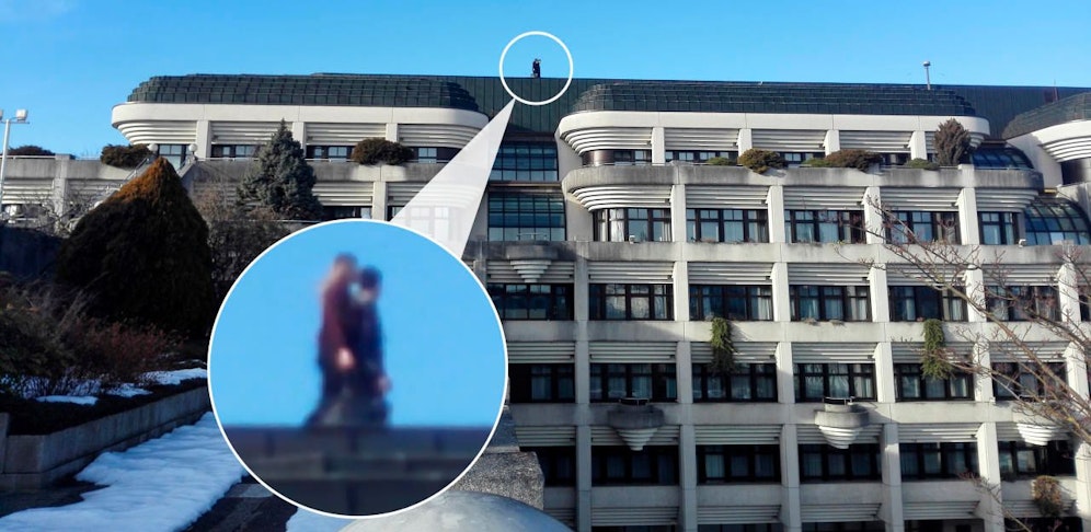 Im Februar 2017 gelangten zwei Männer auf das Neue Rathaus.