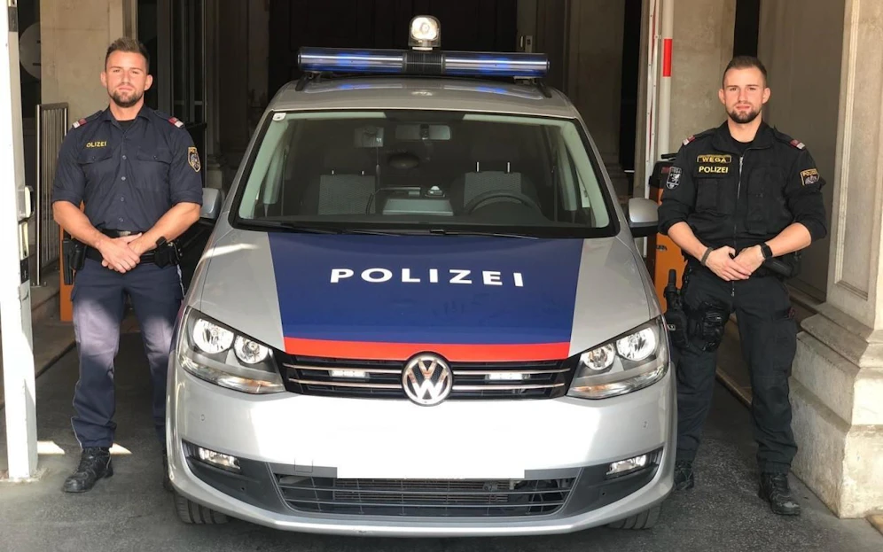 Die Revierinspektoren (und Zwillingsbrüder) Andreas und Michael Pasching wurden auf dem Weg in den Familienurlaub zu Lebensrettern.