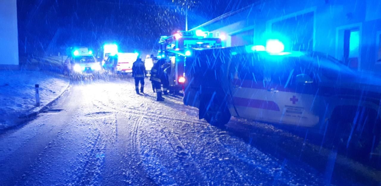 Heute.at - Notarzt kracht bei Einsatz in Rettungswagen