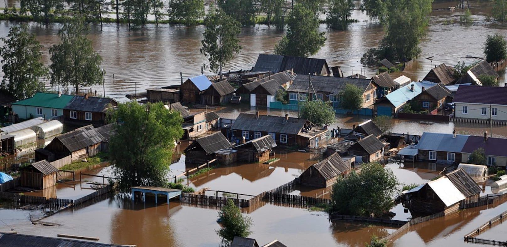 50 sibirische Dörfer in Regenfluten versunken