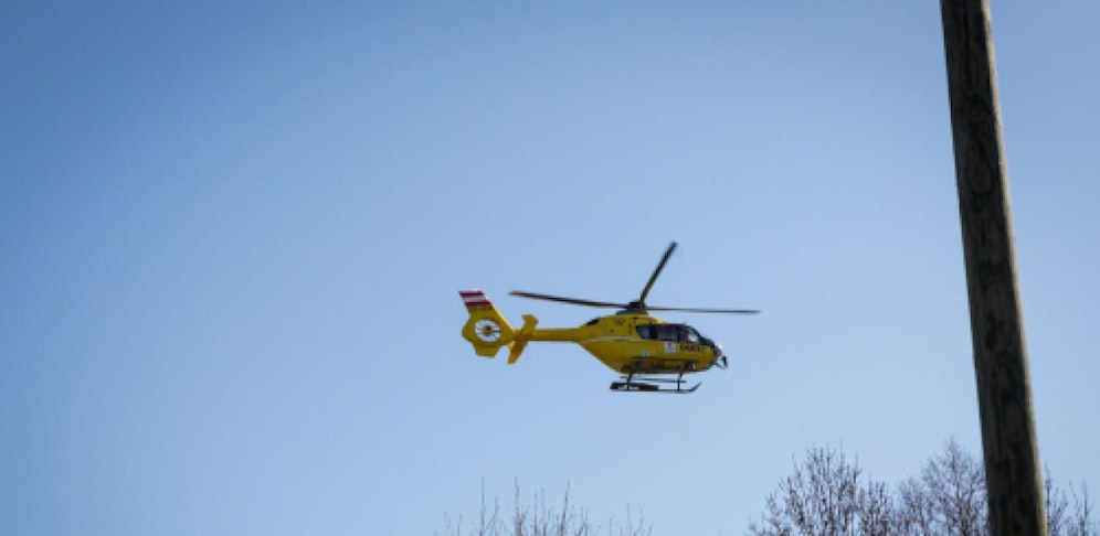 Mit Heli abtransportiert: Die junge Bergsteigern stürzte über eine Felswand.