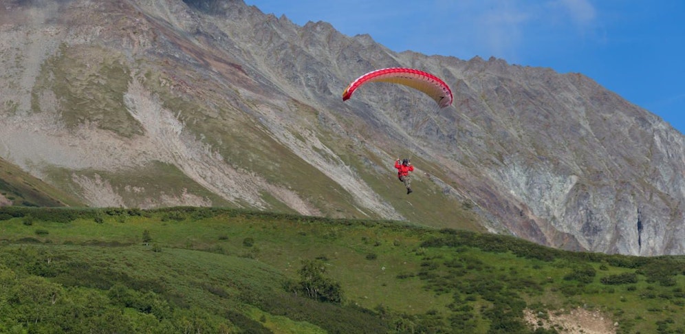 (Symbolbild) Bei einem Flug-Kunststück verunglückte der Brite.