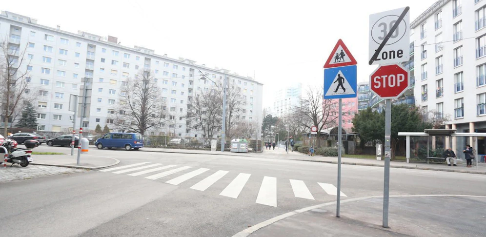 An der Ecke Aignerstraße/Leystraße passierte der Unfall.