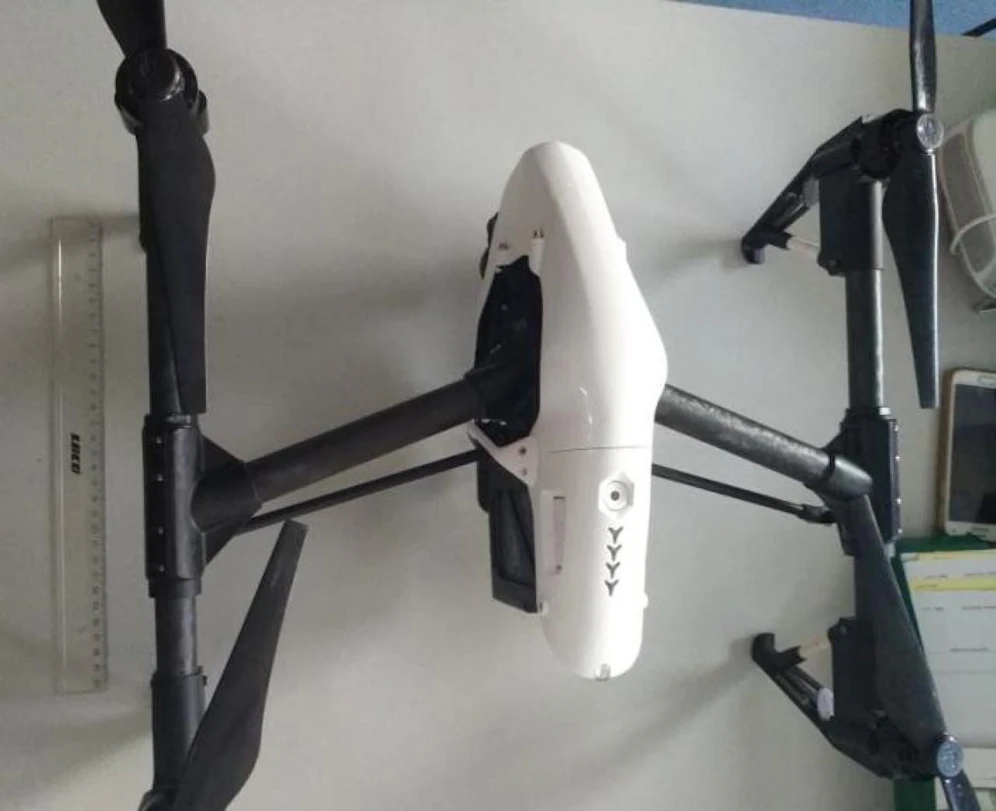 Ein Polizei-Hubschrauber entging nur knapp einem Zusammenstoß mit dieser Drohne.