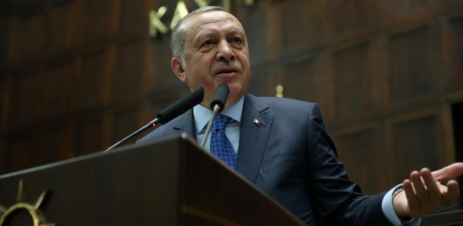 Recep Tayyip Erdogan bei der Rede vor seiner Partei AKP.