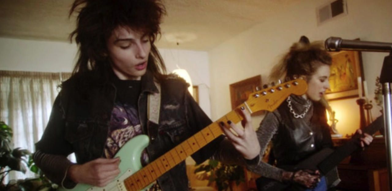 Heute.at - Stranger Things-Star wird für Weezer zu a-ha