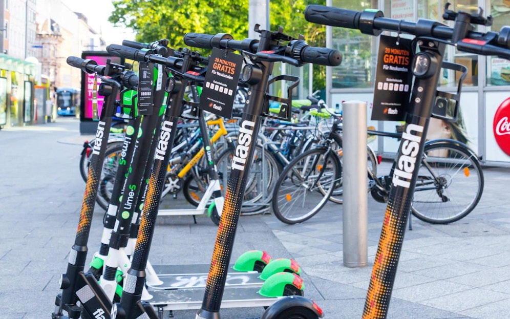 Ab jetzt gilt das neue E-Scooter-Gesetz. Die Polizei sieht jetzt genauer hin.