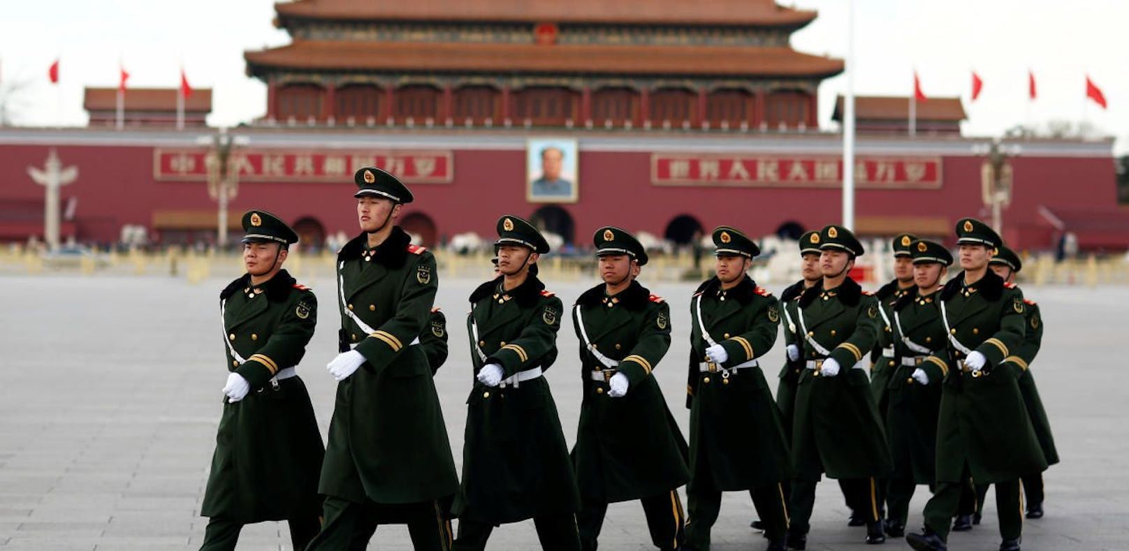 Eine Polizei-Formation am Tiananmen-Platz vor der Verbotenen Stadt in Peking.