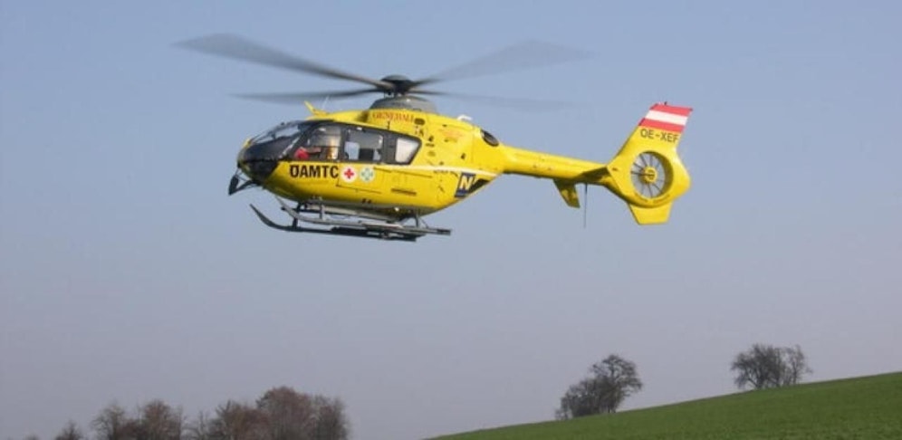 Der Verletzte wurde mit dem Hubschrauber ins Krankenhaus geflogen (Symbolbild)