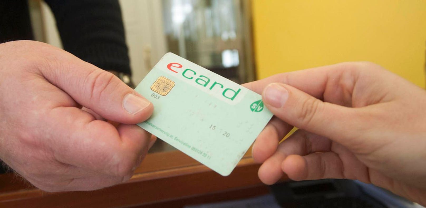 Pro Jahr werden 163.000 E-Cards als &quot;verloren&quot; gemeldet.
