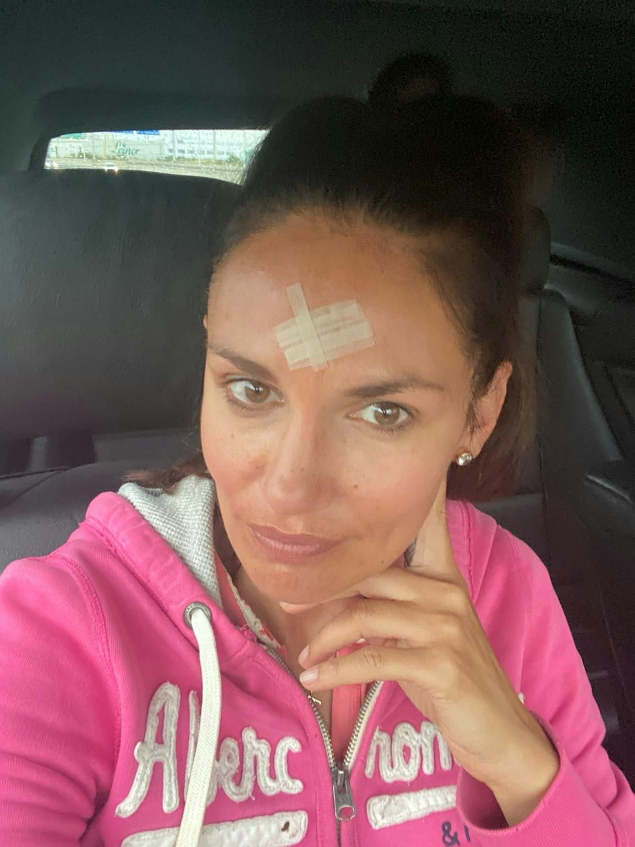 Heute.at - Tochter schlägt Model-Mama Cut auf die Stirn