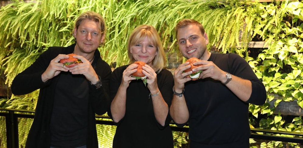 Licht ins Dunkel-Chefin Eva Radinger mit Ingo Faust (l.) und Lukas Tauber.
