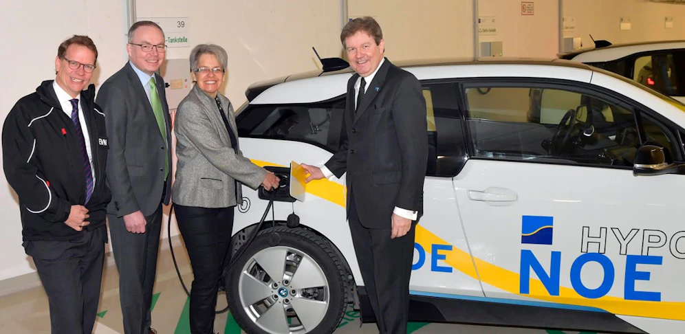 Stefan Szyszkowitz (Vorstand EVN), Stephan Pernkopf (Landesrat für Energie und Umwelt), Petra Bohuslav (Landesrätin für Technologie und Wirtschaft) und Peter Harold (Generaldirektor Hypo NOE Gruppe, von links).