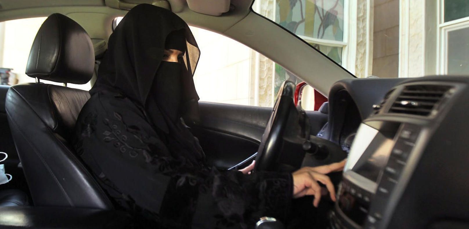Ab nächstem Jahr dürfen Frauen in Saudi-Arabien erstmals ein Auto lenken.