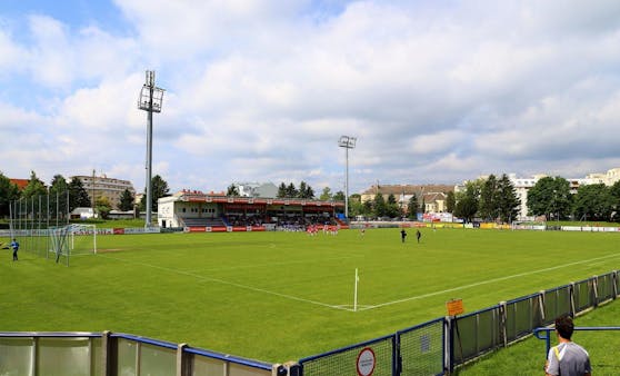 Fußballstadion als "Innenhof" für Fans - Österreich | heute.at