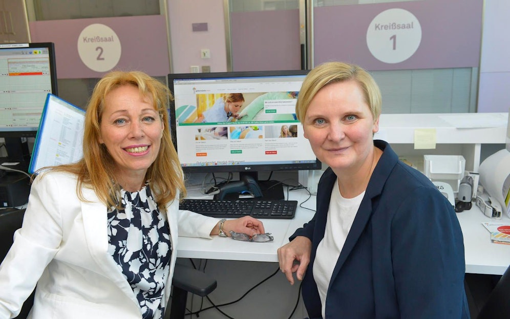 WGKK-Obfrau Ingrid Reischl (links) und Gesundheitsstadträtin Sandra Frauenberger (SPÖ) präsentierten die neue Homepage "geburtsinfo.wien".