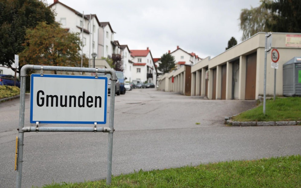 Auf offener Straße soll der 42-Jährige auf seine Ex eingestochen haben.