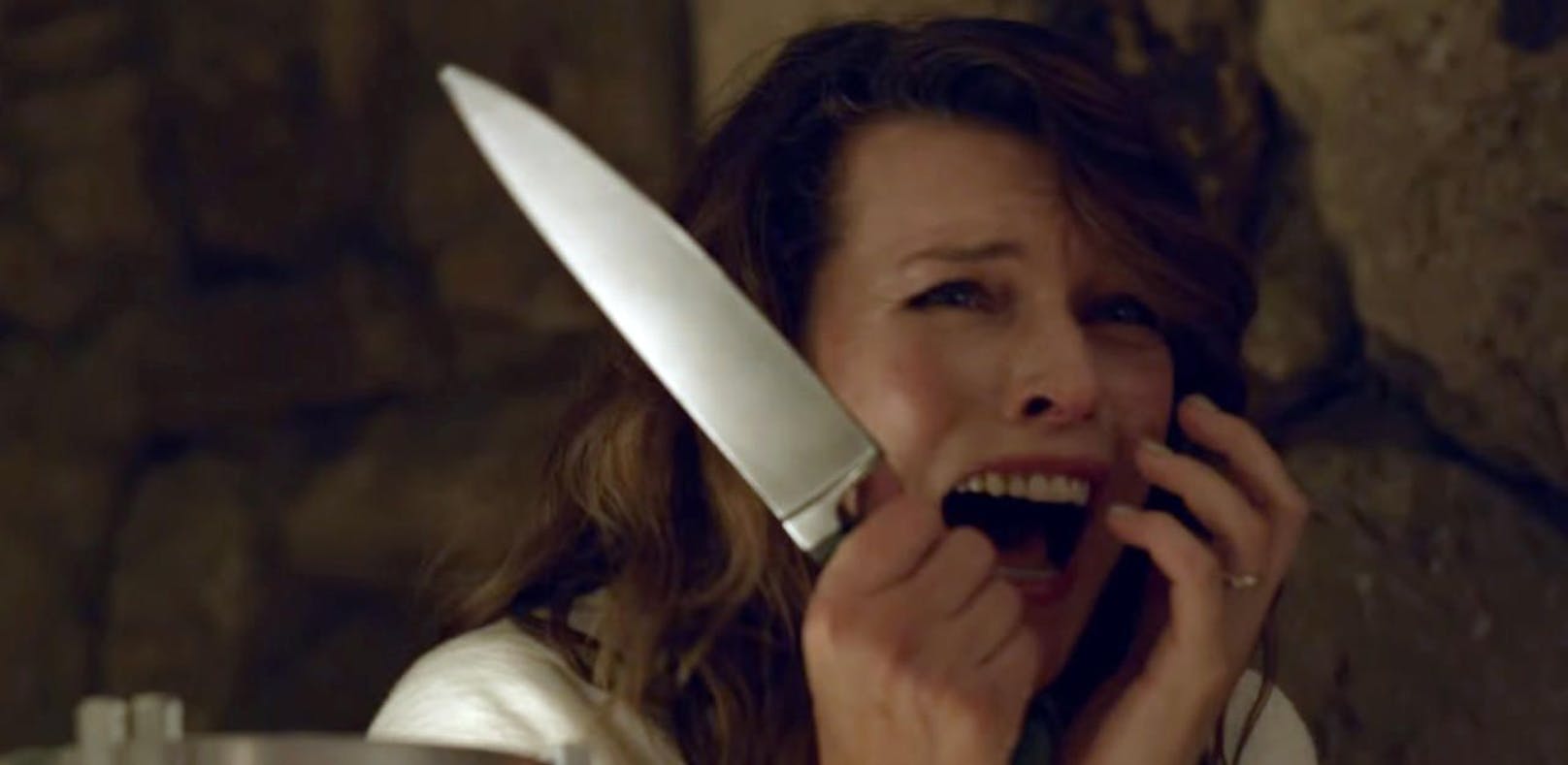 Milla Jovovich gibt in Musikvideo blutiges Opfer