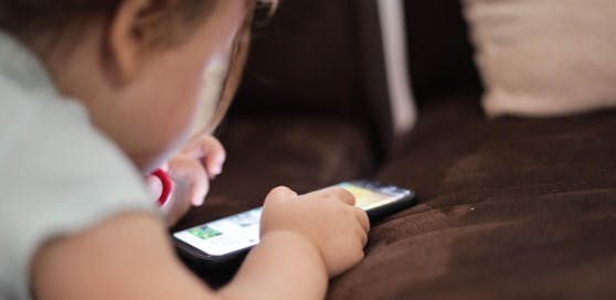 Ausgerechnet die Silicon-Valley-Titanen, die mit allen Mitteln unsere Kinder süchtig nach Bildschirmen machen, lassen ihre eigenen Kinder möglichst technikfrei heranwachsen.