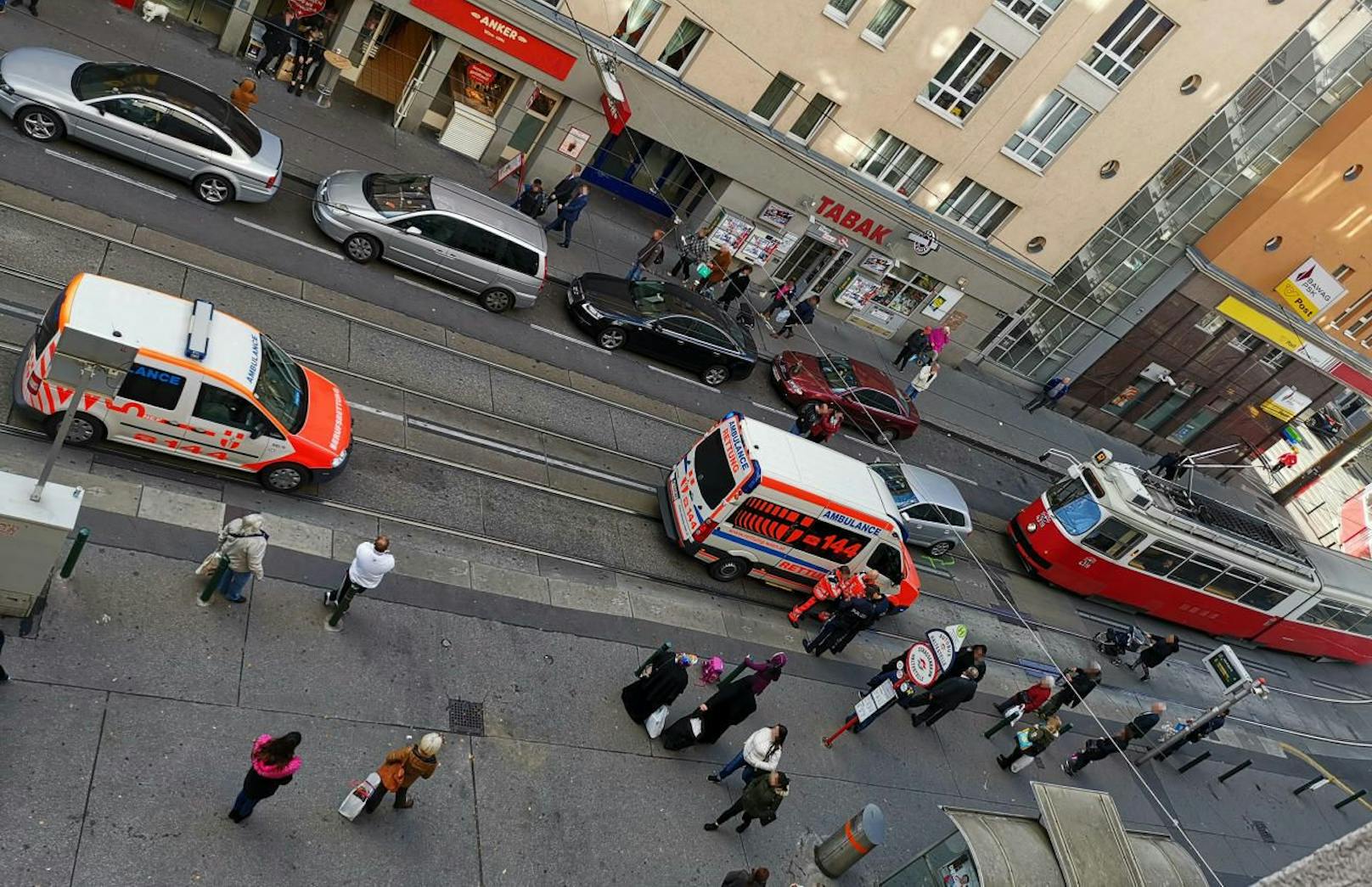 Verkehrsunfall bei einem Rettungseinsatz in Wien-Favoriten