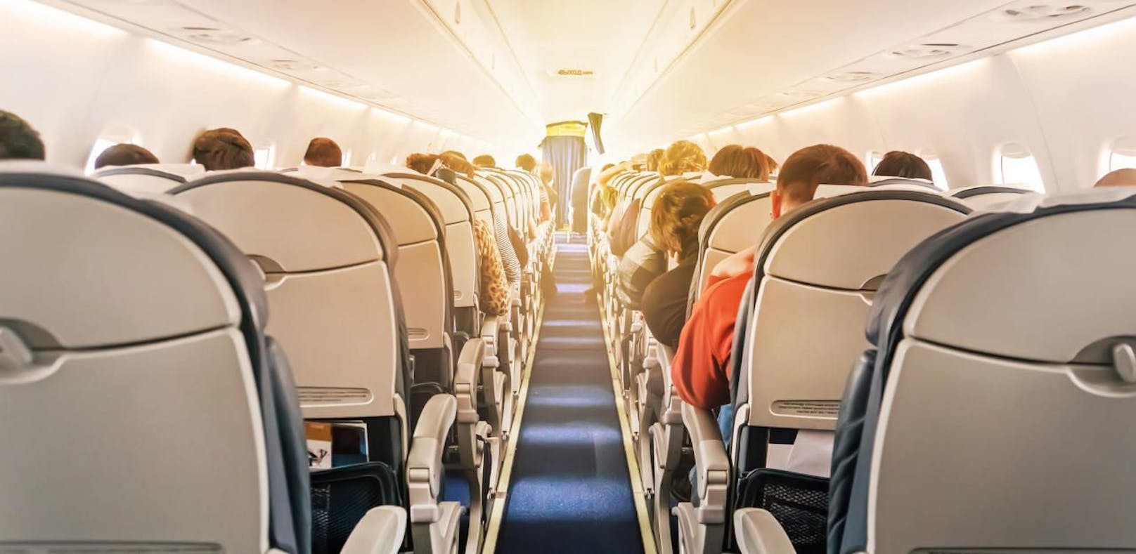 Das Reisen mit einem Flugzeug hat für Menschen mit Behinderung oft unangenehme Konsequenzen.